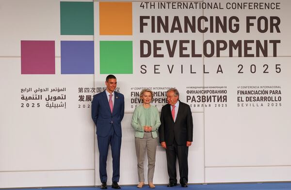 Spain's Prime Minister Pedro Sanchez, left, European Commission President Ursula von der Leyen, center, and Antonio Guterres, Secretary-General of the United Nations pose for a photo ahead of the four-day Financing for Development meeting in the southern city of Seville, Spain, Monday, June 30, 2025. (AP Photo/Jose Angel Garcia)