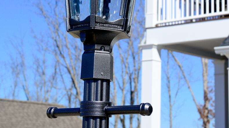The couple added a LED light from American Gas Lamp Works to give the effect of a lamplit Charleston street on their driveway.
