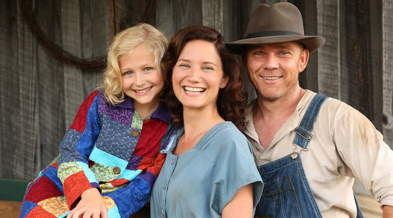 DOLLY PARTON"S COAT OF MANY COLORS -- "Dolly Parton's Coat of Many Colors" -- Pictured: (l-r) Alyvia Alyn Lind as Dolly, Jennifer Nettles as Avie Lee Parton, Rick Schroder as Lee Parton -- (Photo by: Quantrell Colbert/NBC)