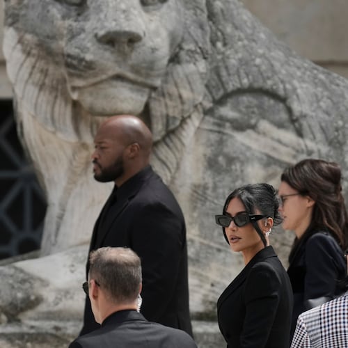 FILE - Kim Kardashian, center, arrives to testify regarding a robbery of millions of dollars in jewels from her Paris hotel room in 2016, in Paris on May 13, 2025. (AP Photo/Aurelien Morissard, File)