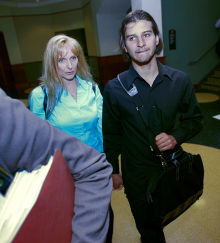 Lisa Clark Gonzalez and teen husband want custody of their baby