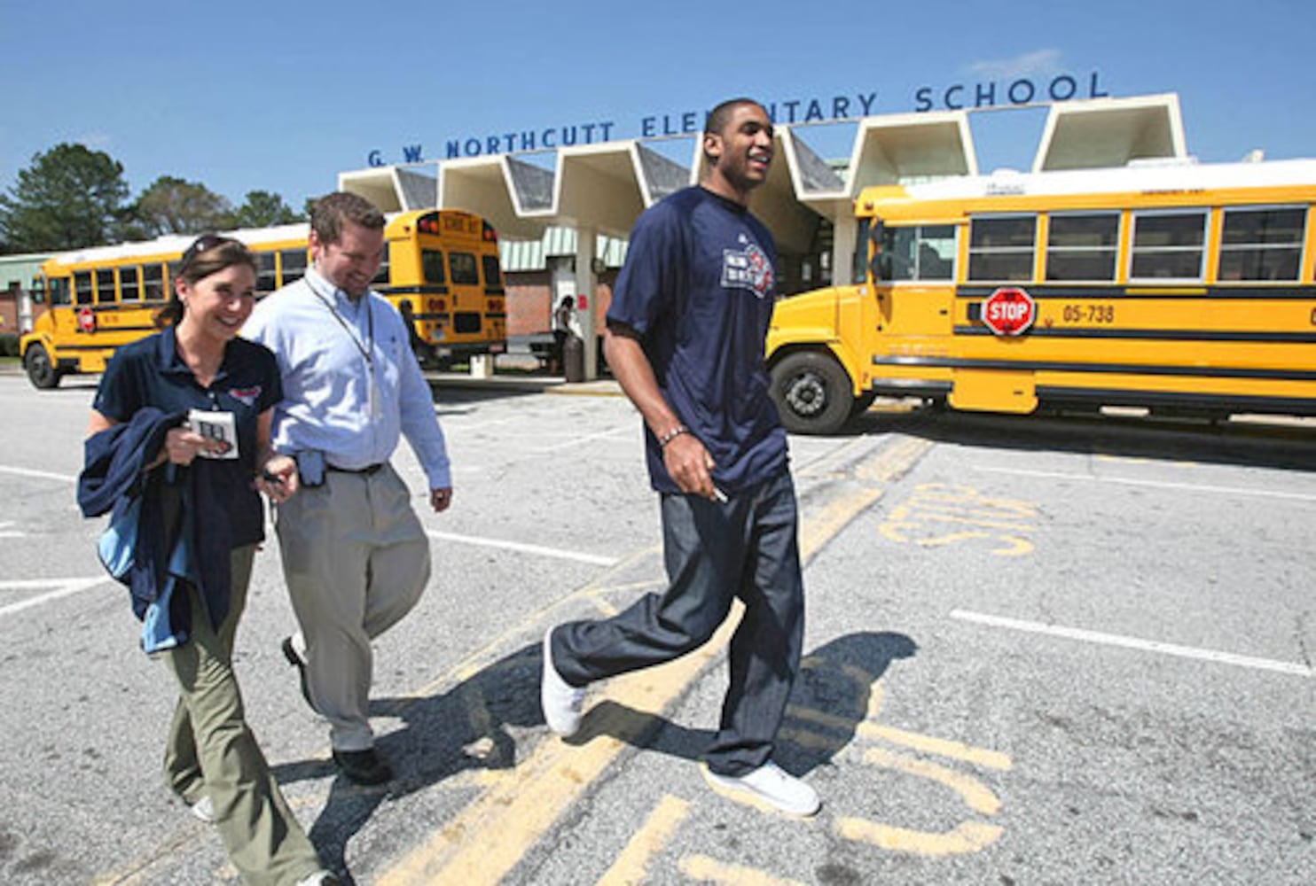 Al Horford surprises Northcutt Elementary
