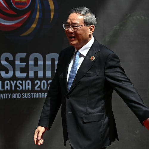 China's Premier Li Qiang arrives at the Kuala Lumpur Convention Centre to attend the 47th Association of Southeast Asian Nations (ASEAN) summit in Kuala Lumpur, Malaysia, Monday, Oct. 27, 2025. (Lillian Suwanrumpha/Pool Photo via AP)