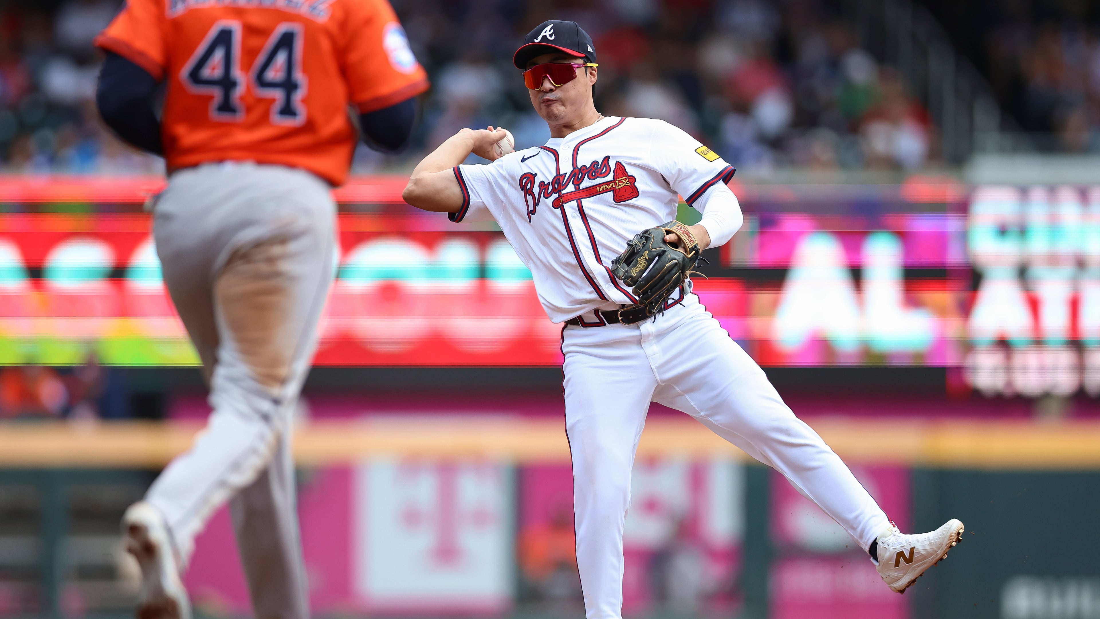 Atlanta Braves shortstop Ha-Seong Kim turns a double play in the third inning of a baseball game against the Houston Astros, Sunday, Sept. 14, 2025, in Atlanta. (AP Photo/Colin Hubbard)