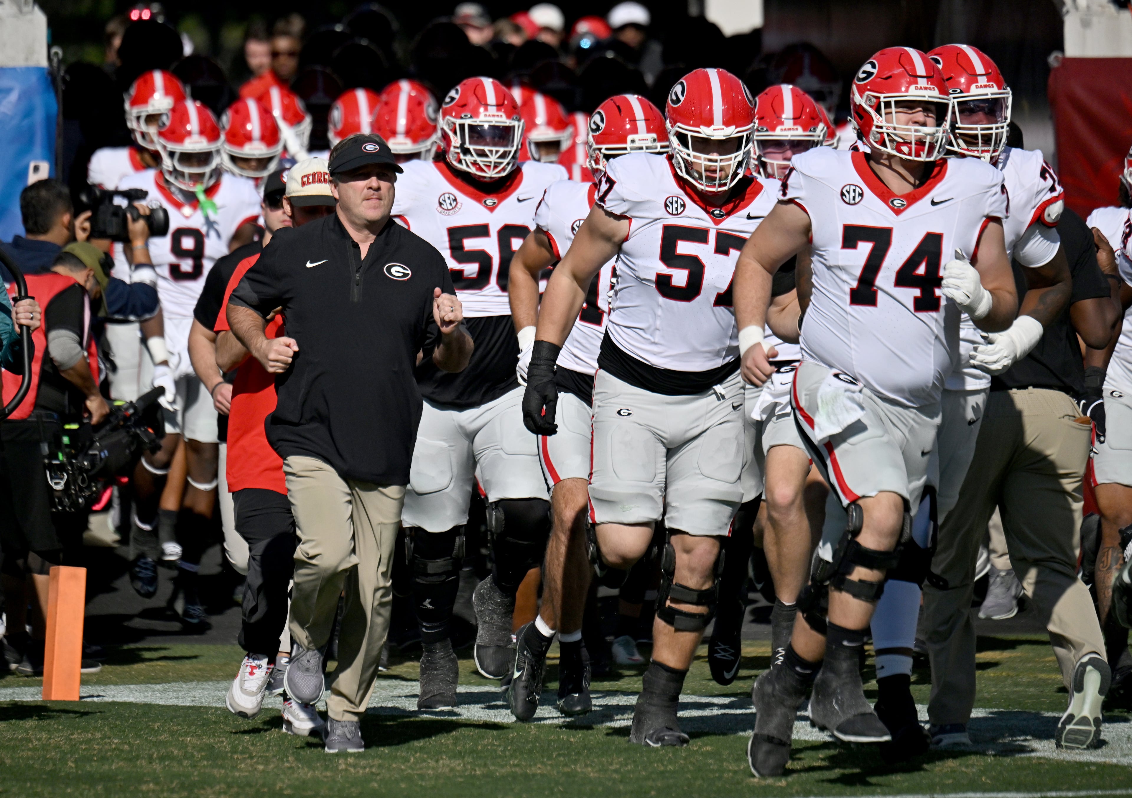 Georgia head coach Kirby Smart and players run onto the field before an NCAA football game between Georgia and Florida at EverBank Stadium, Saturday, November 1, 2025, Jacksonville, Fla. (Hyosub Shin / AJC)