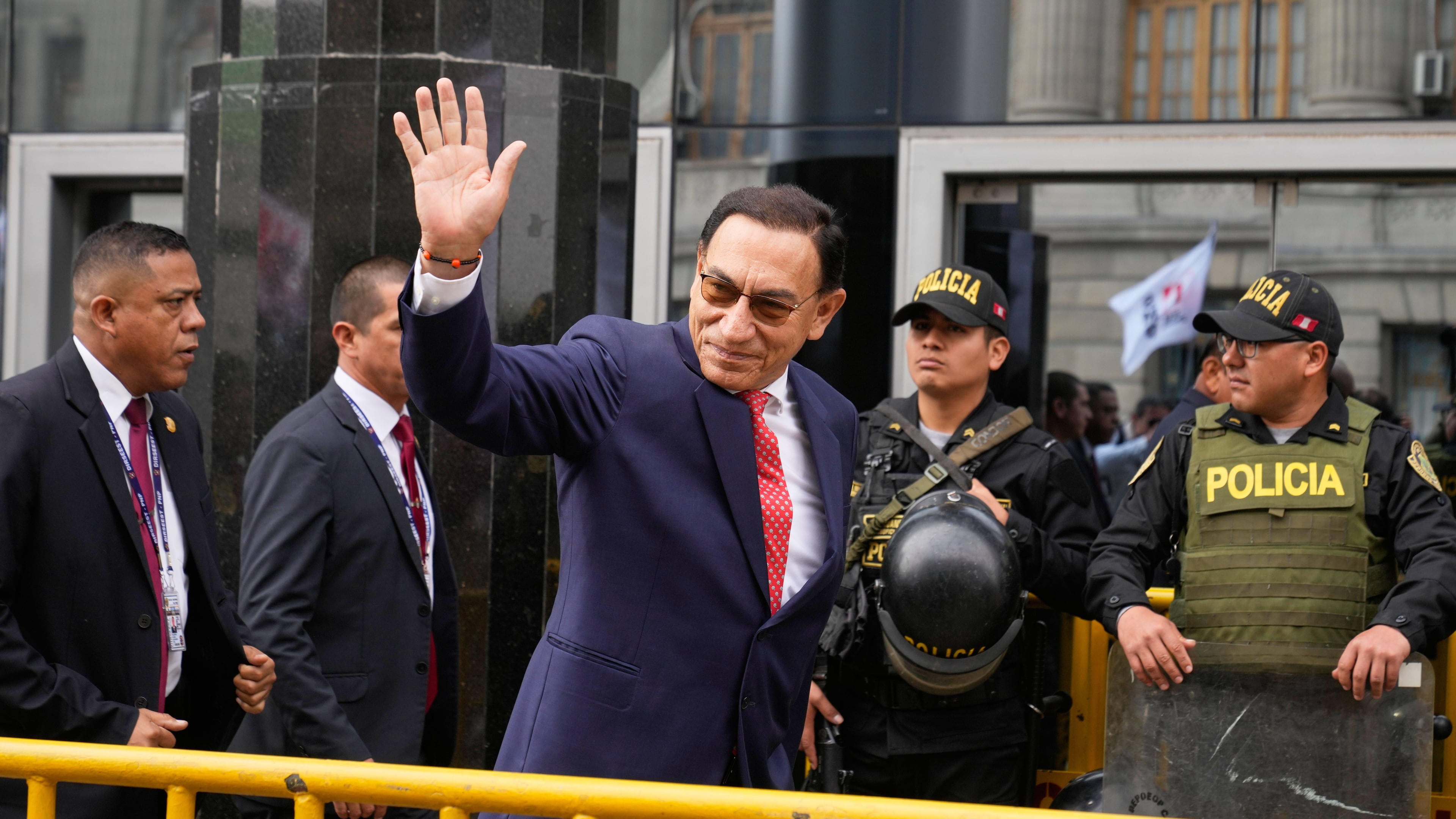 Former President Martin Vizcarra, who faces corruption charges, waves as he arrives for a sentence hearing, in Lima, Peru, Wednesday, Nov. 26, 2025. (AP Photo/Martin Mejia)