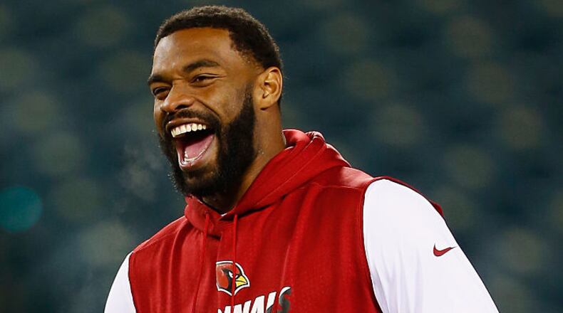 Jermaine Gresham #84 of the Arizona Cardinals helped a fellow American Airlines passenger who was surprised with a last minute baggage fee while returning home from Europe.