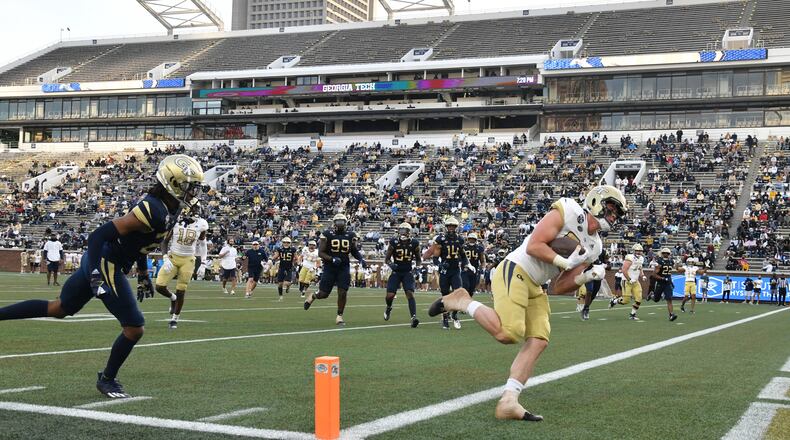 April 23, 2021 Atlanta - Georgia Tech tight end Dylan Leonard (80) scores a touchdown during the 2021 Spring Game at Georgia Tech's Bobby Dodd Stadium in Atlanta on Friday, April 23, 2021. (Hyosub Shin / Hyosub.Shin@ajc.com)