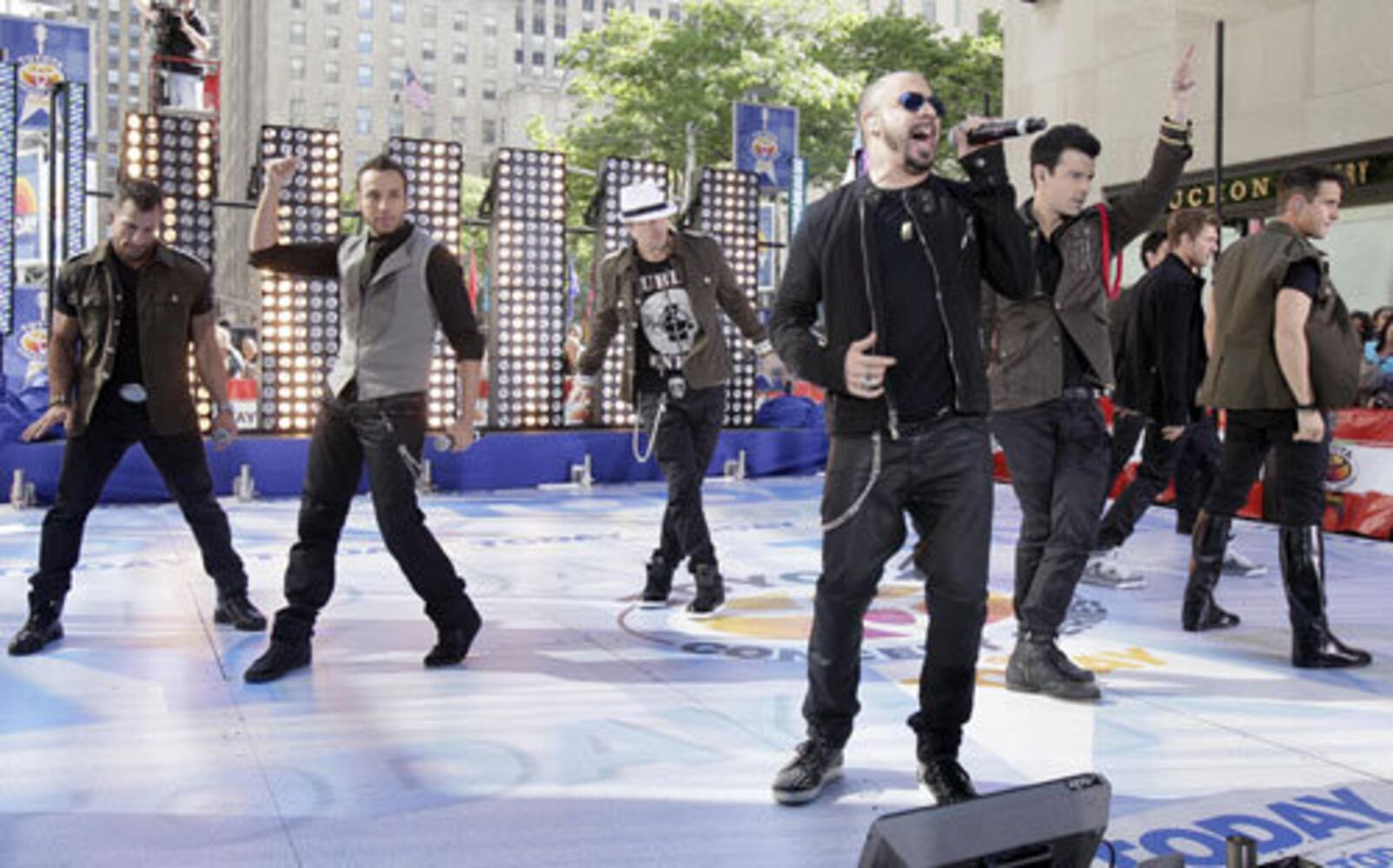 Backstreet Boys, New Kids on the Block perform on 'Today'