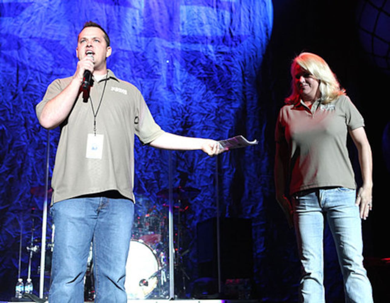 Sugarland kicks off tour at Gwinnett Arena