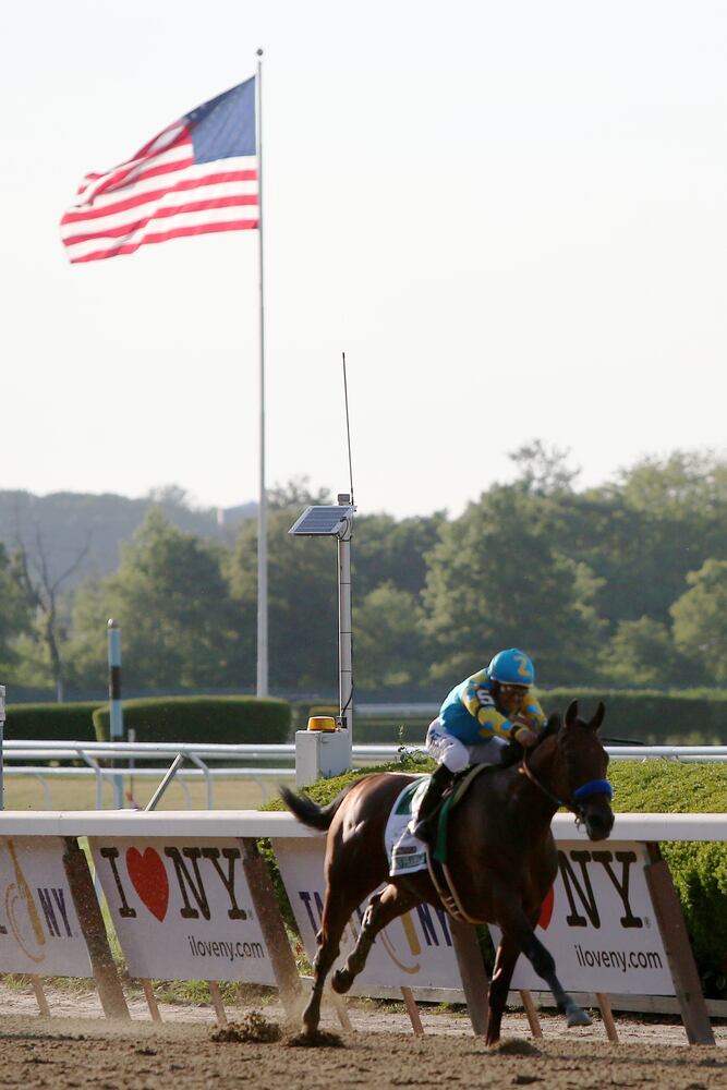 American Pharoah wins Triple Crown