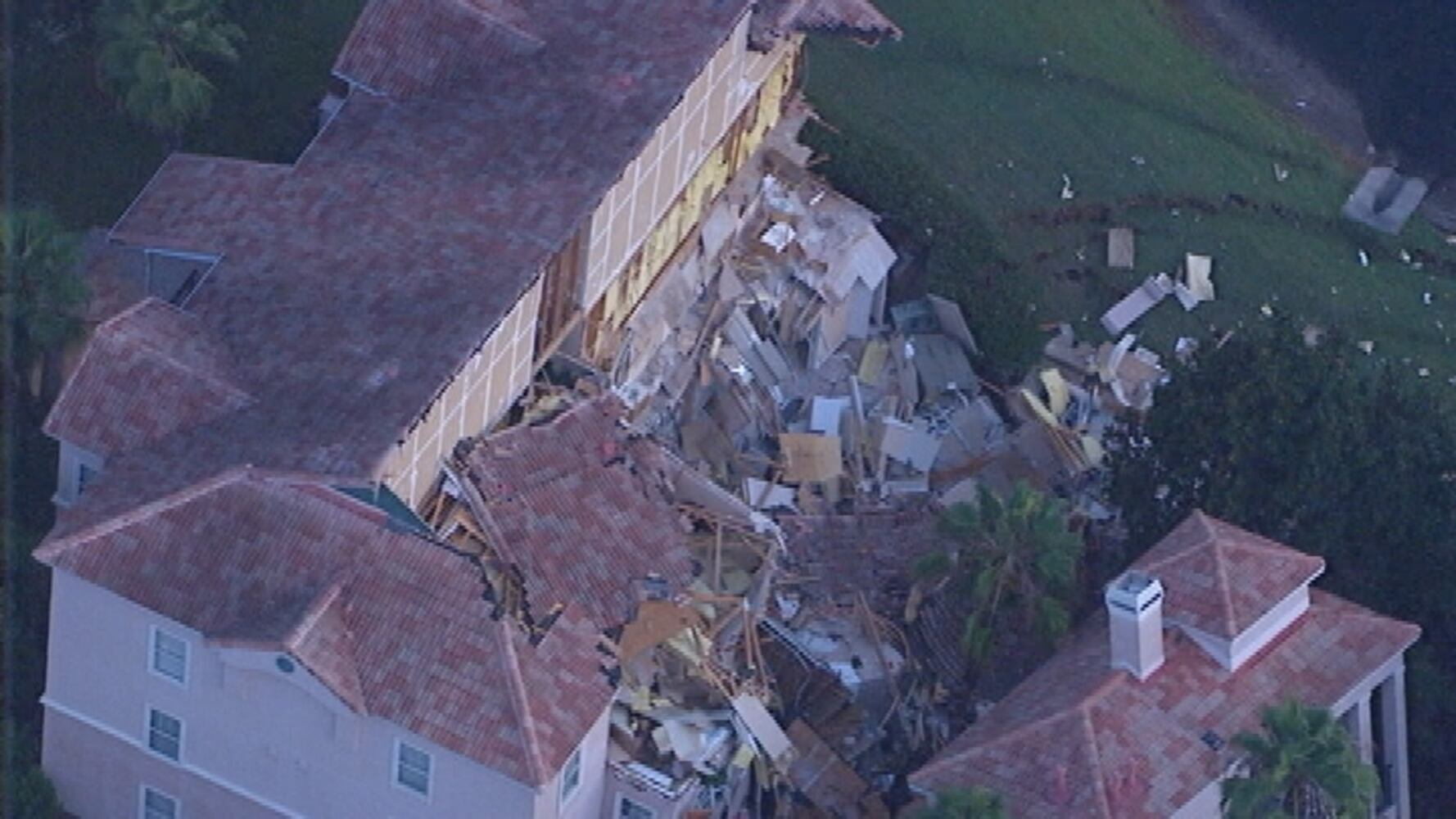 Clermont resort building collapse sinkhole