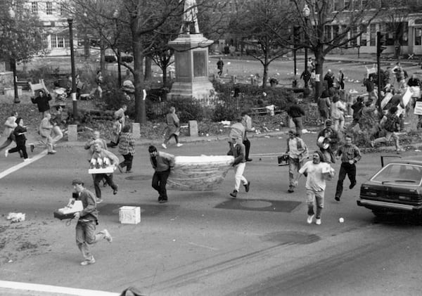 Local extras stampede through Central Square during a looting scene shot during the filming of Jumanji on Nov. 17, 1994 in Keene, N.H. (Maureen E. McHugh via AP File)