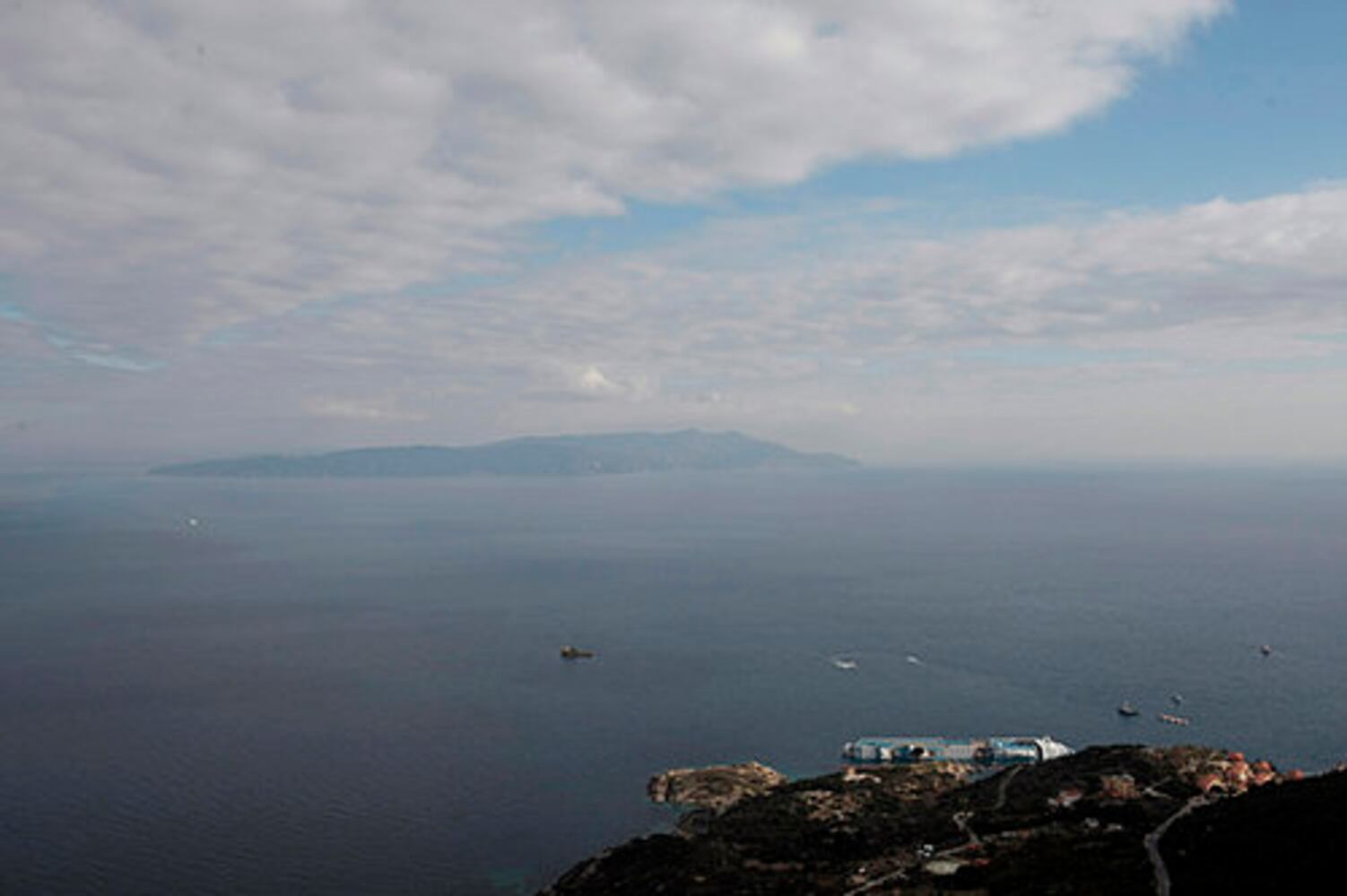 Luxury cruise ship capsizes in Italy