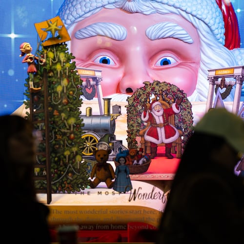 Black Friday Shoppers queue to enter Macy's flagship store in New York on Friday, Nov. 28, 2025. (AP Photo/Angelina Katsanis)