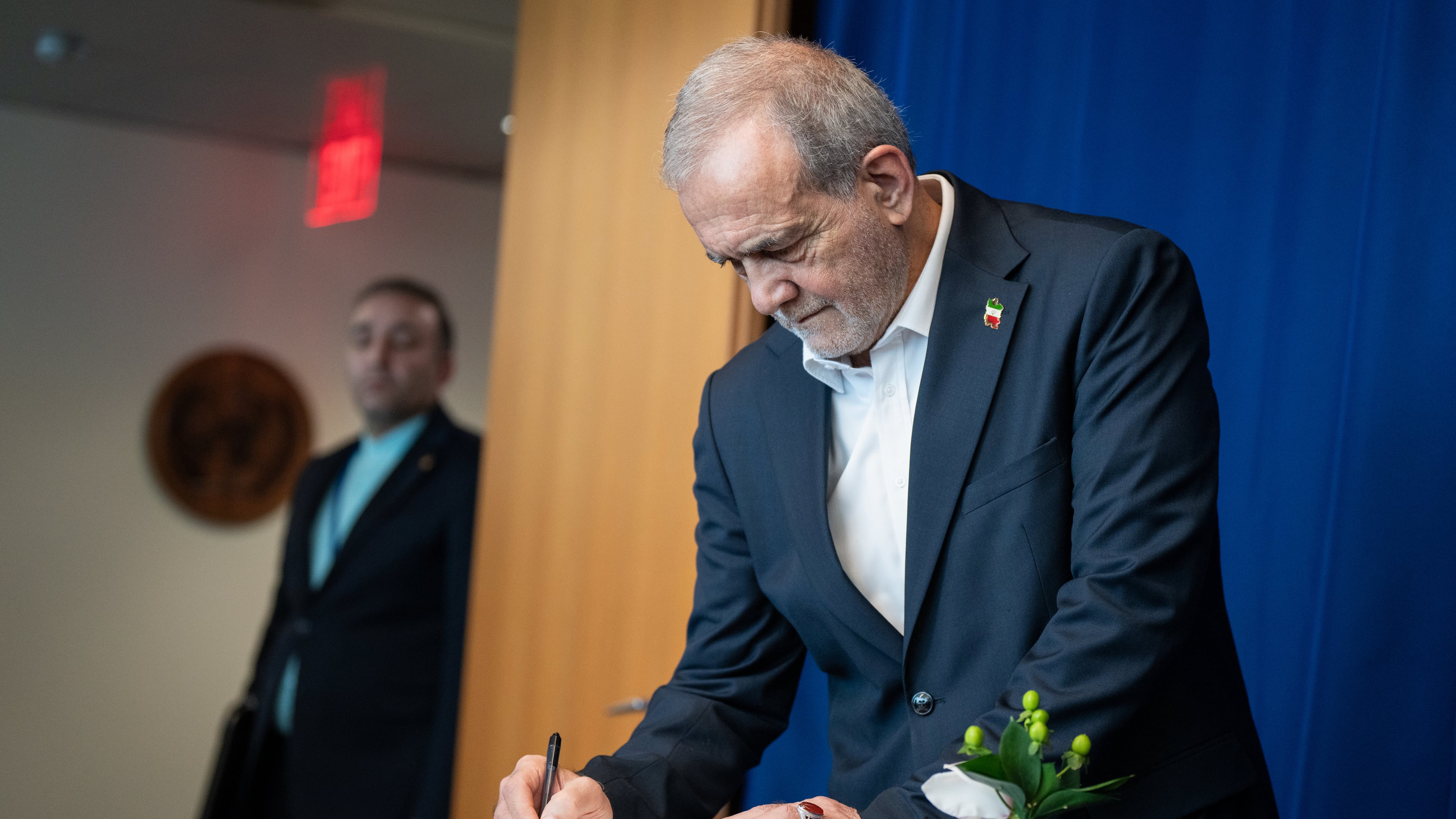 Masoud Pezeshkian, the President of Iran, signs a note in a United Nations book during the U.N. General Assembly at United Nations headquarters, Thursday, Sept. 25, 2025. (AP Photo/Angelina Katsanis)