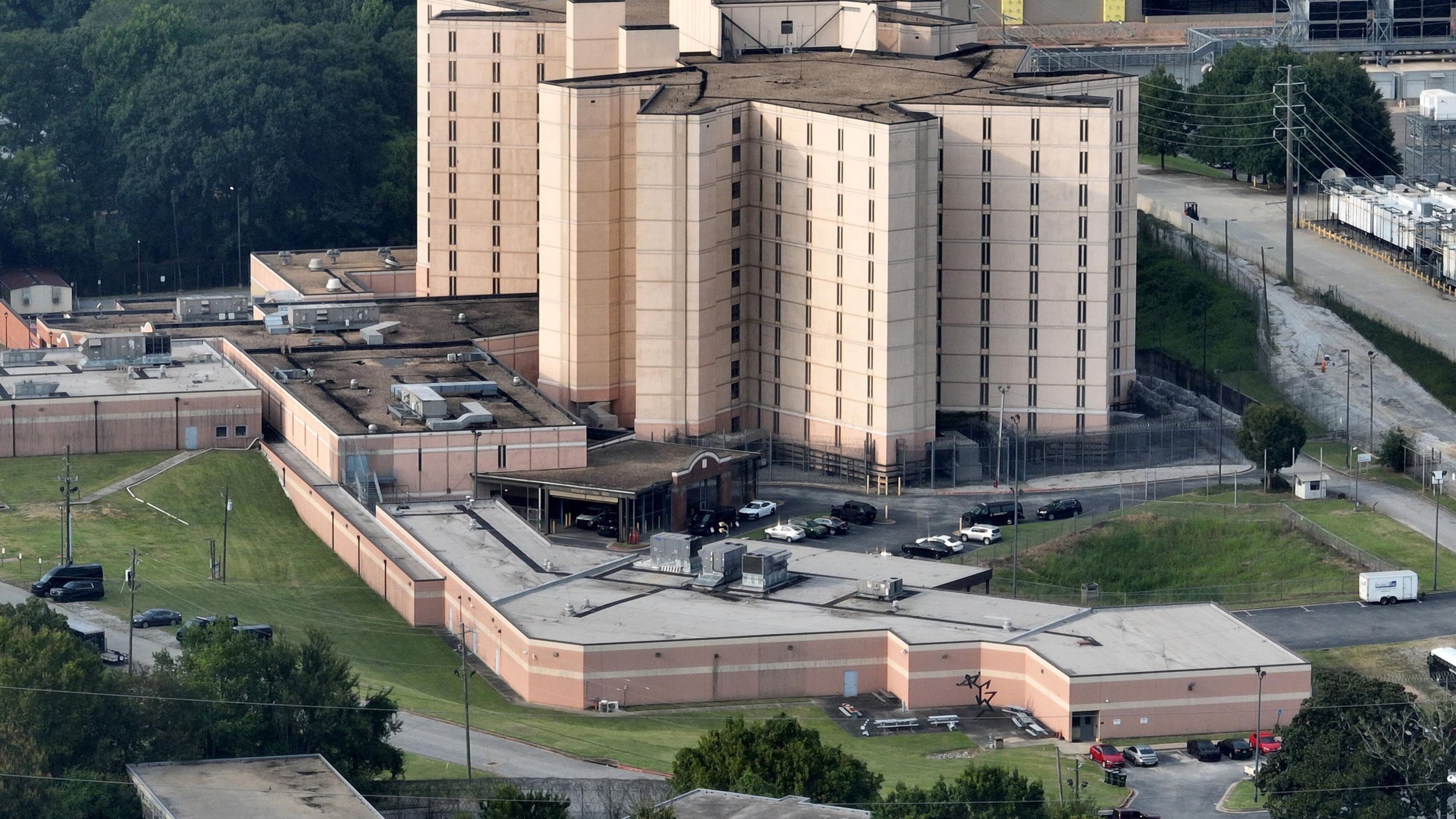 Aerial photo shows the Fulton County Jail, Tuesday, Aug. 22, 2023, in Atlanta. (Hyosub Shin/AJC)