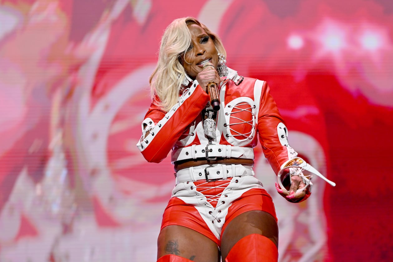 Mary J. Blige returns to State Farm Arena on Feb. 3. (Photo by Derek White/Getty Images for Strength Of A Woman Festival & Summit)