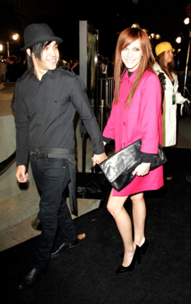 Pretty young things pose at 'Cloverfield' premiere