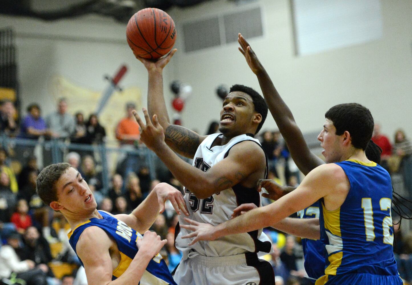 Cougars defeat Raiders 74-71