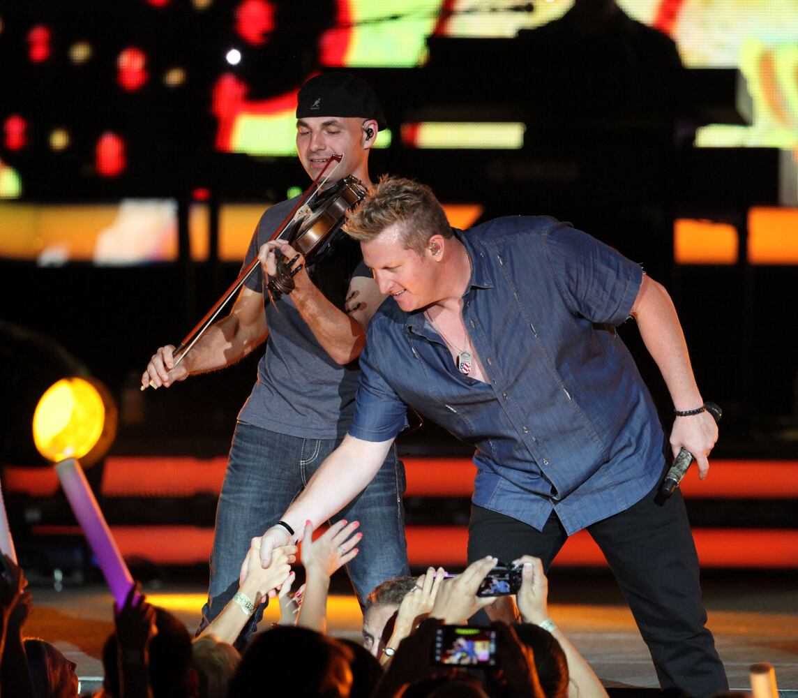 Country stars rock Aaron's Amphitheatre at Lakewood