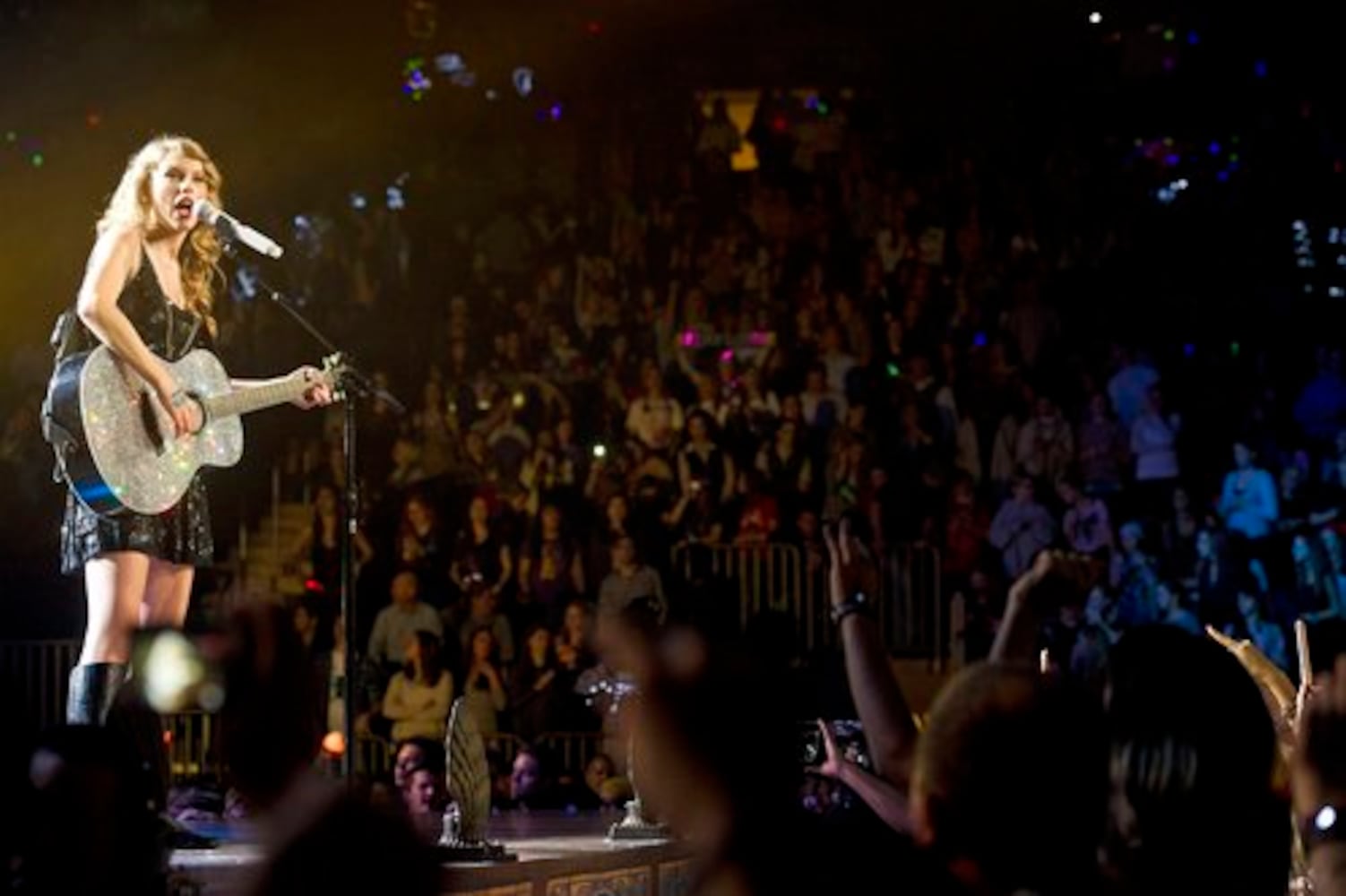Taylor Swift wraps up 'Speak Now' tour