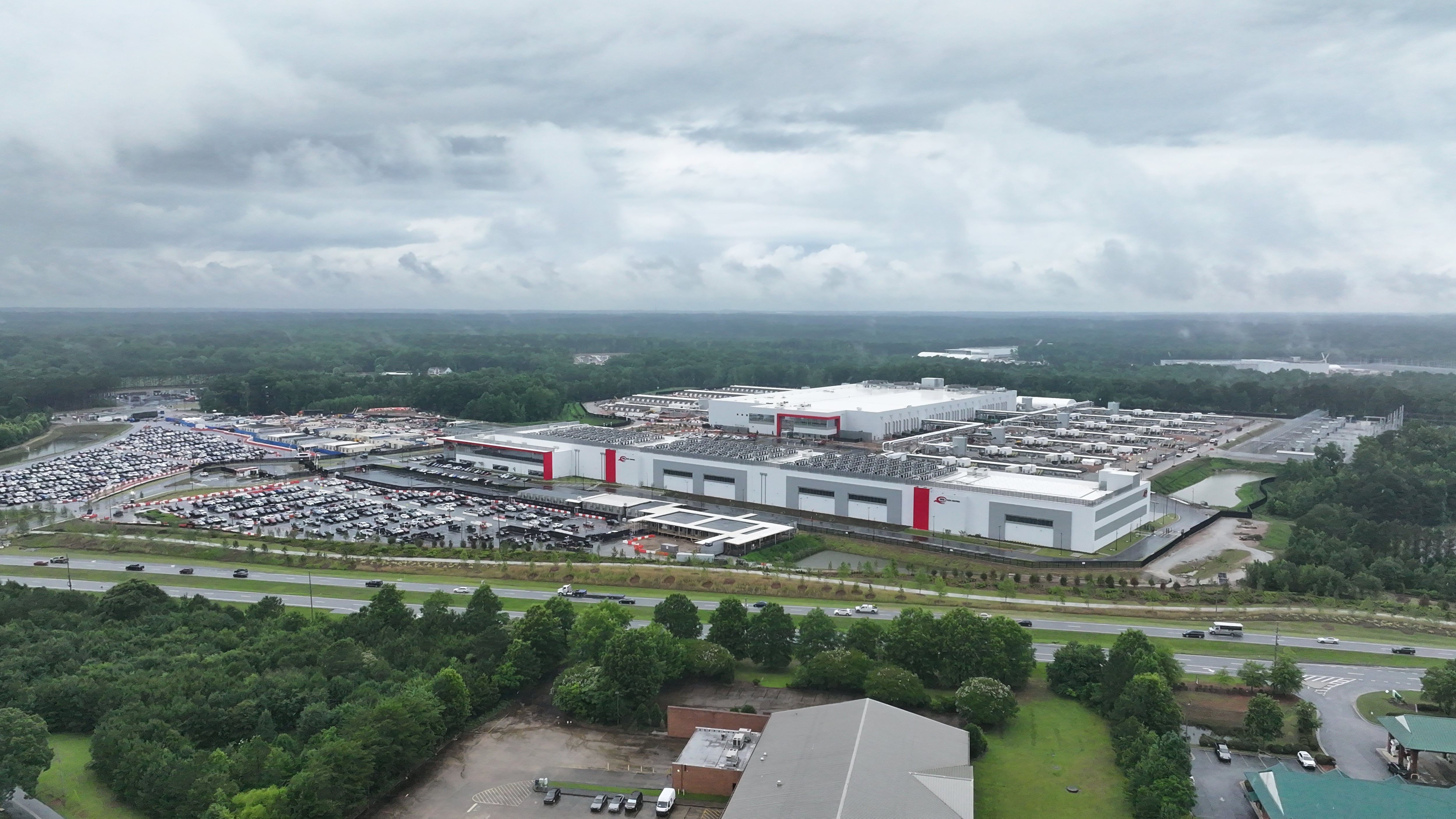 Microsoft debuts 'AI superfactory' data center south of Atlanta