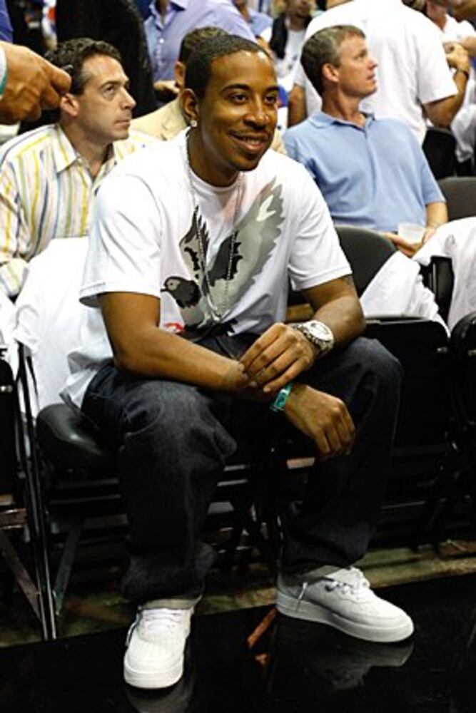 Celebrities watch Game 3 of Lakers vs. Magic