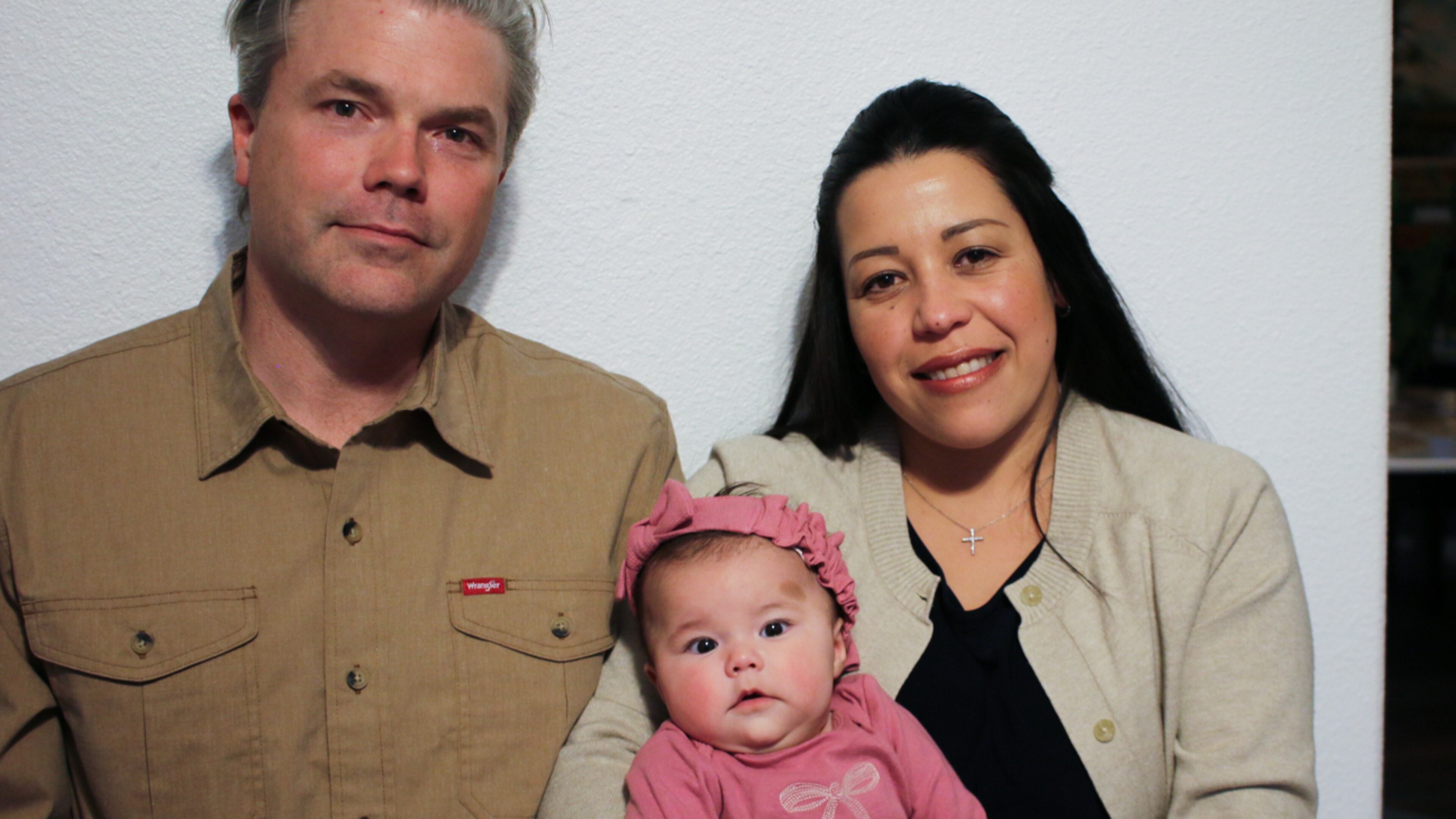Stephen and Yurany Dexter hold their 4-month-old daughter, who was recently hospitalized for botulism, at their home in Flagstaff, Ariz. on Wednesday, Nov. 12, 2025. (AP Photo/Cheyanne Mumphrey)