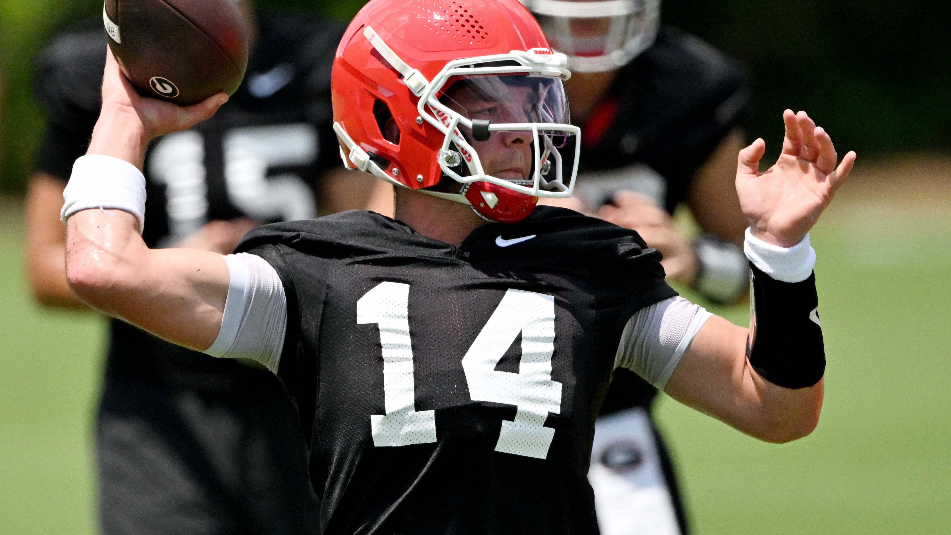 Georgia quarterback Gunner Stockton will lead the Georgia Bulldogs, which will begin the season ranked No. 4 in the first coaches poll. (Hyosub Shin/AJC)