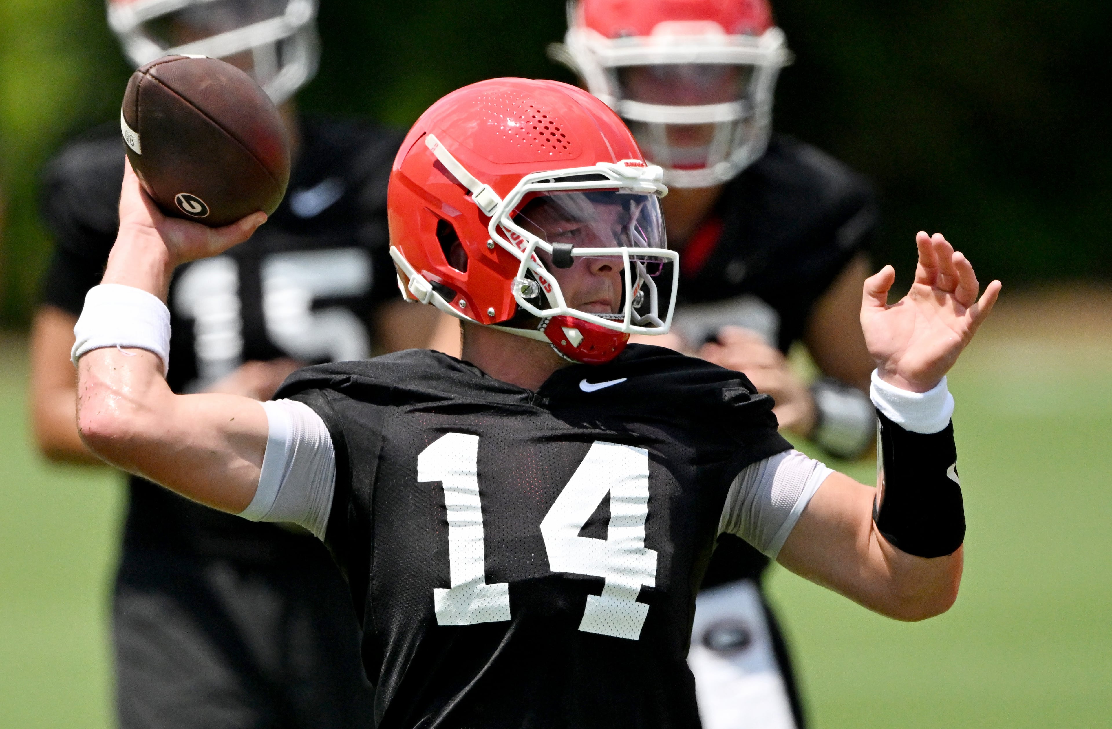 Georgia quarterback Gunner Stockton will lead the Georgia Bulldogs, which will begin the season ranked No. 4 in the first coaches poll. (Hyosub Shin/AJC)