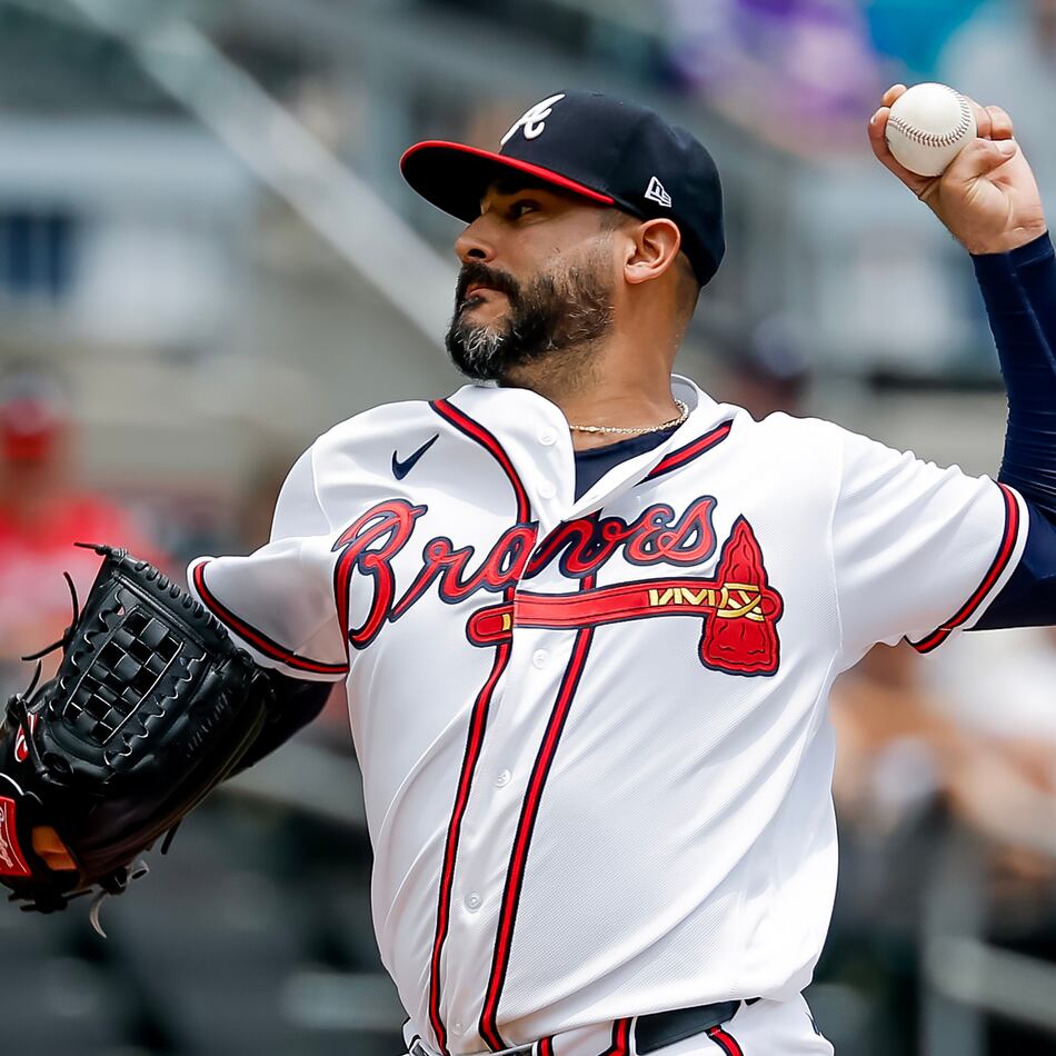Atlanta Braves pitcher Martín Pérez delivers to a New York Mets batter during the first inning Sunday, July 5, 2026. (Erik S. Lesser/AP)