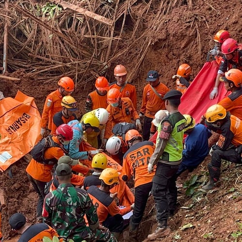 In this photo released by the Indonesian National Search and Rescue Agency (BASARNAS) on Monday, Nov. 17, 2025, rescuers recover a victim of a landslide in Cilacap, Indonesia. (BASARNAS via AP)