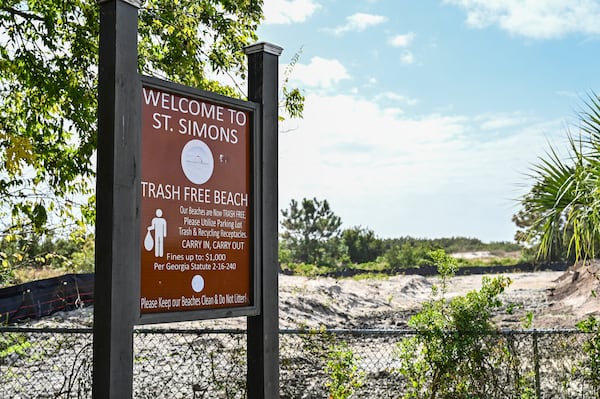 The construction zone behind the welcome sign at Coast Guard Beach Park parking lot in St. Simons Island, Ga. (Sarah Peacock for the AJC)