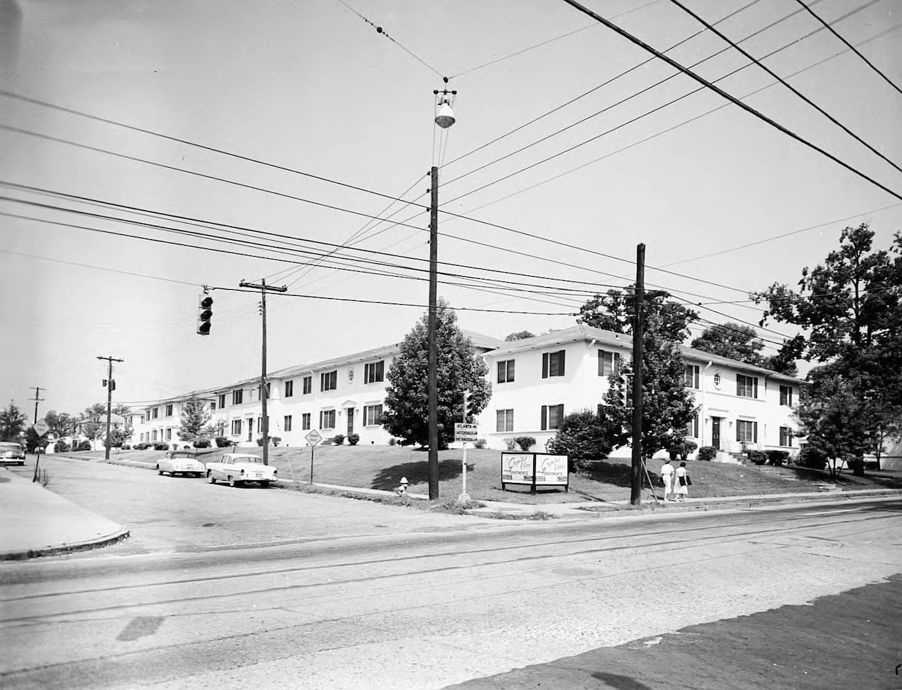 AJC Flashback Photos: Atlanta’s Stewart-Lakewood Shopping Center and Stewart Avenue