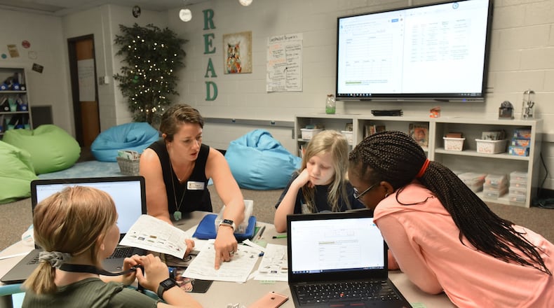Melissa Murphy, Gwinnett Online Campus teacher, teaches her students during a blended learning elementary class at Gwinnett Online Campus in Lawrenceville on Wednesday, Sept. 25, 2019. In a blended classroom, both face-to-face and online instruction take place each day using full digital content developed by GCPS teachers. HYOSUB SHIN / HYOSUB.SHIN@AJC.COM