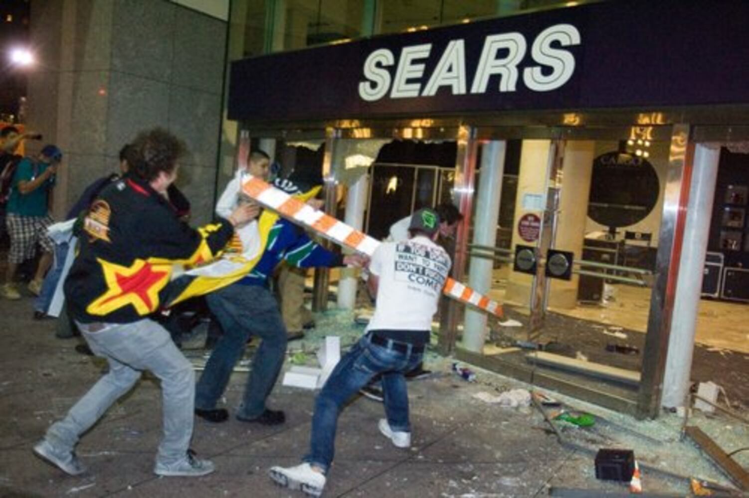 Riots in Vancouver after Stanley Cup loss