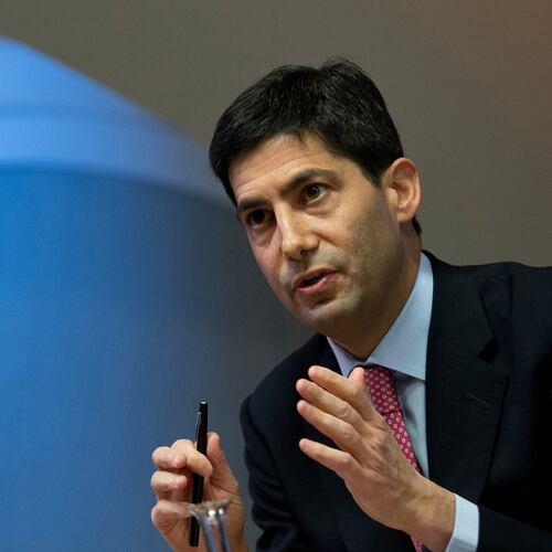 FILE - Kevin Warsh speaks to the media about his report on transparency at the Bank of England, in London, Dec., 11, 2014. (AP Photo/Alastair Grant, Pool, File)