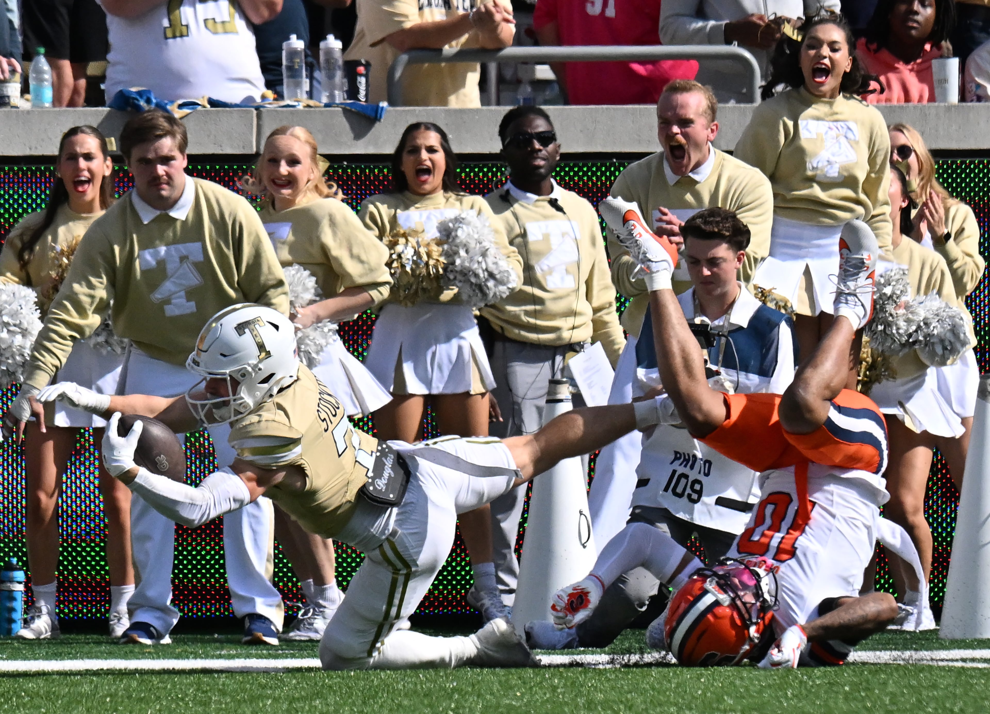 Georgia Tech wide receiver Bailey Stockton (left) leaps over Syracuse defensive back Davien Kerr for yardage during the second half in an NCAA college football game at Bobby Dodd Stadium, Saturday, Oct. 25, 2025 in Atlanta. Georgia Tech won 41-16 over Syracuse. The Yellow Jackets are 8-0 for the first time since 1966 and 5-0 in the ACC for the first time ever. (Hyosub Shin/AJC)