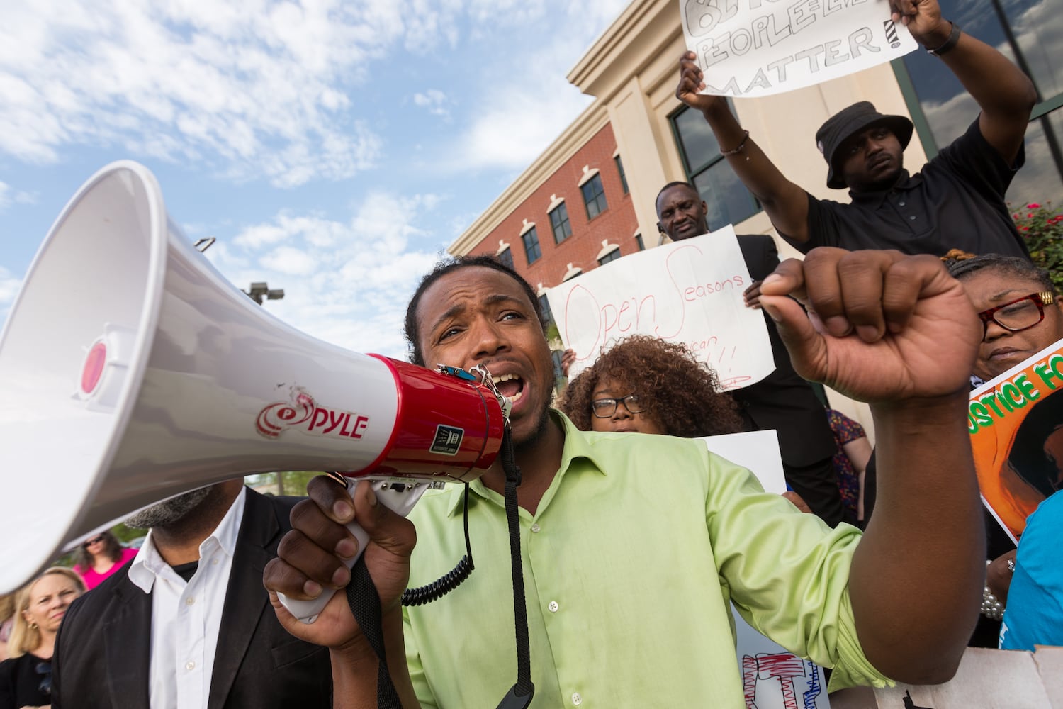 Rally against S.C. police shooting
