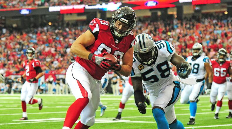 ATLANTA, GA - OCTOBER 2: Jacob Tamme #83 of the Atlanta Falcons runs with a catch for a first quarter touchdown against Thomas Davis #58 of the Carolina Panthers at the Georgia Dome on October 2, 2016 in Atlanta, Georgia. (Photo by Scott Cunningham/Getty Images)