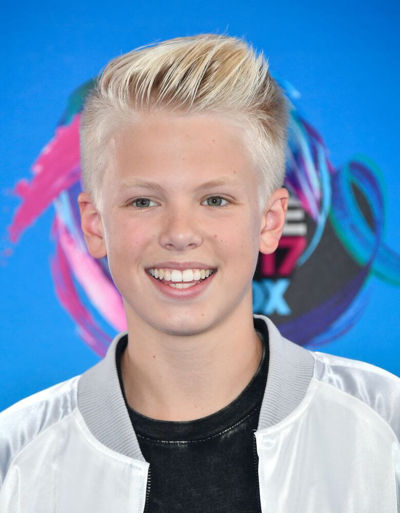 Photos: 2017 Teen Choice Awards red carpet