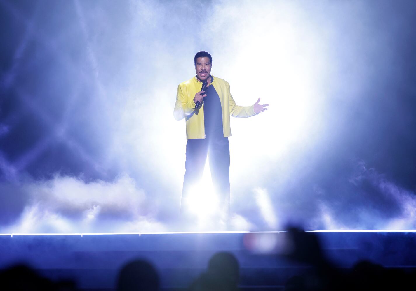 Lionel Richie and Earth, Wind & Fire perform