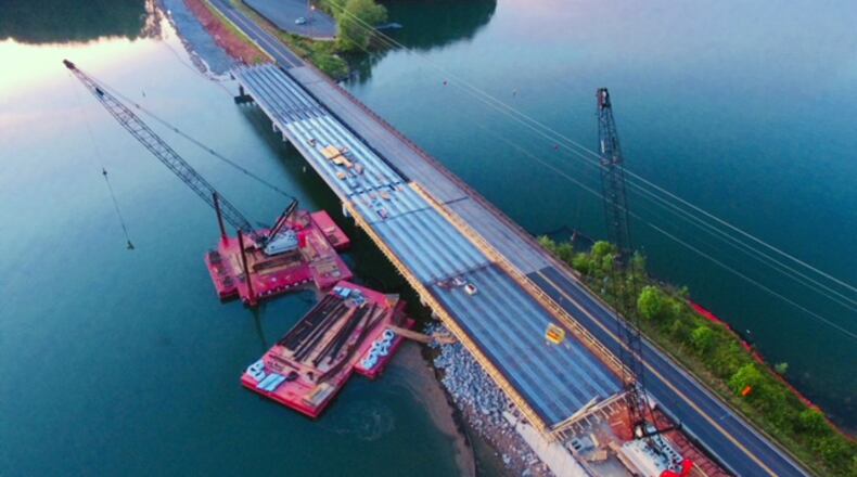 Contractor’s photo depicts the new Six Mile Creek Bridge under construction, and next to it the 1955 span it will replace, on Browns Bridge Road (Ga. 369) near Cumming. E.R. SNELL CONTRACTOR INC.