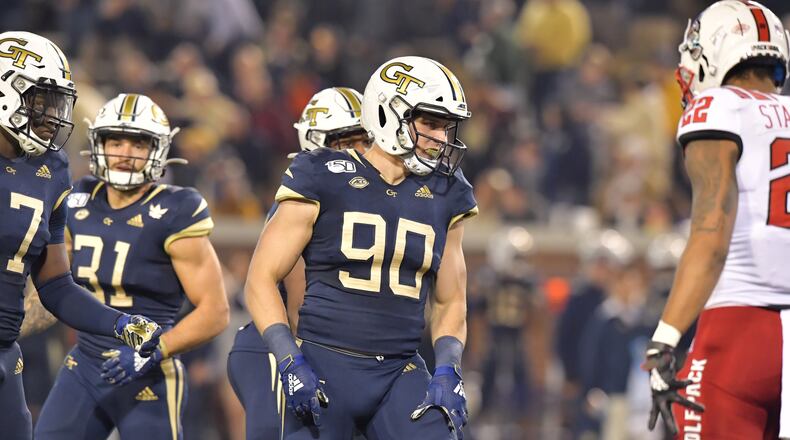 Georgia Tech tight end Tyler Cooksey (90). (Hyosub Shin / Hyosub.Shin@ajc.com)