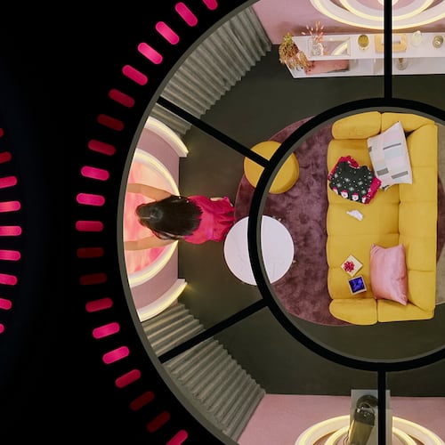 This image released by Netflix shows a scene from "Love is Blind: México." (Netflix via AP)