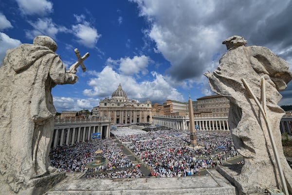 Faithful gather as Pope Leo XIV celebrates a Mass for the formal inauguration of his pontificate, in St. Peter's Square at the Vatican, Sunday, May 18, 2025. (AP Photo/Domenico Stinellis)