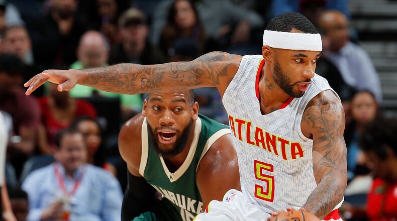 Malcolm Delaney of the Atlanta Hawks is defended by Greg Monroe of the Milwaukee Bucks at Philips Arena on November 16, 2016 in Atlanta, Georgia. (Photo by Kevin C. Cox/Getty Images)