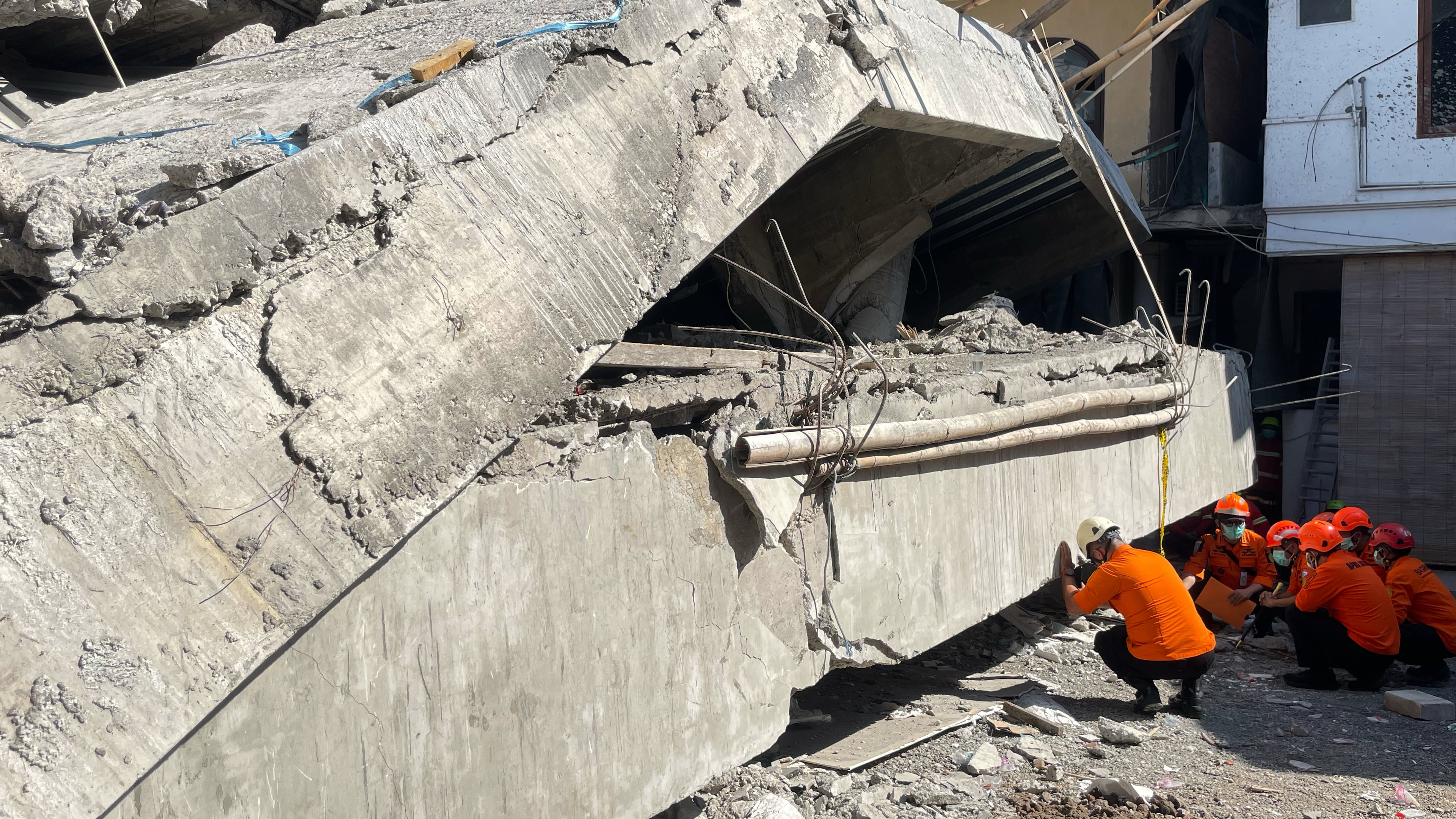 Rescuers search for victims after a building under construction collapsed, at an Islamic boarding school in Sidoarjo, East Java, Indonesia, Wednesday, Oct. 1, 2025. (AP Photo/Trisnadi)