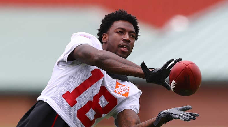 Receiver Calvin Ridley catches a pass. (Curtis Compton/ccompton@ajc.com)